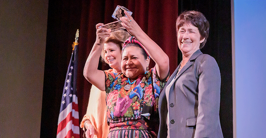 Rigoberta Menchú Tum holds up the Alice & Clifford Spendlove Prize for Social Justice, Diplomacy and Tolerance.